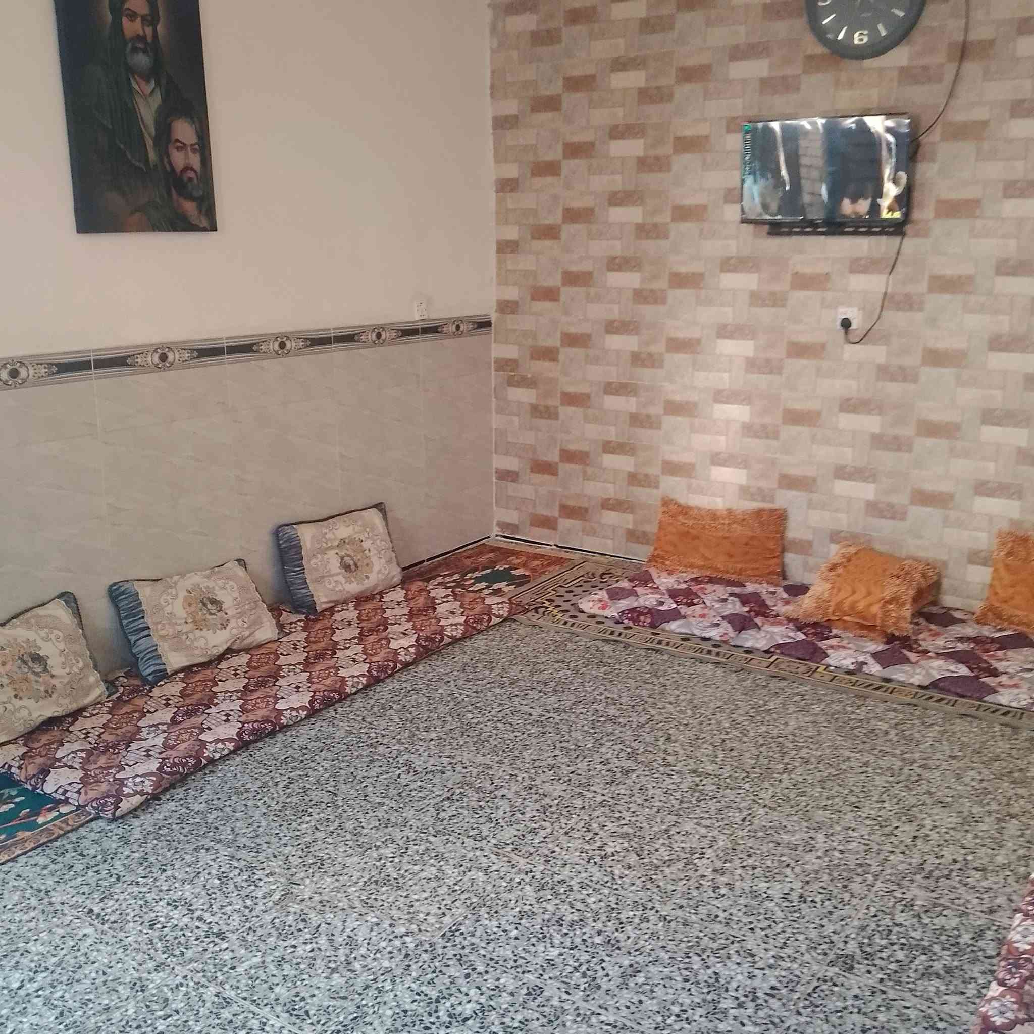السلام عليكم بيت 100متر للبيع العنوان الغزاليه قرب شارع 60
يتكون من 3غرف نوم 3حمامات استقبال لبيت بيه نقص بيتونه ومن لداخل نقص بسيط

الاستفسار ***********

البيت زراعي مشمول بل تطويب بيه طلب تمليك من بلديه المنصور بيه الورقه الصفره 
السعر خاص
