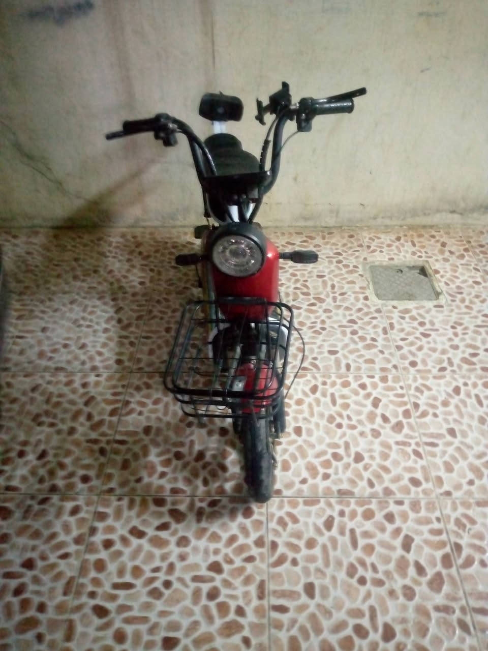 سلام عليكم بايسكل شحن حجم 14 للبيع اي عيب مابي سعر 120 وبي مجال رقم ***********
