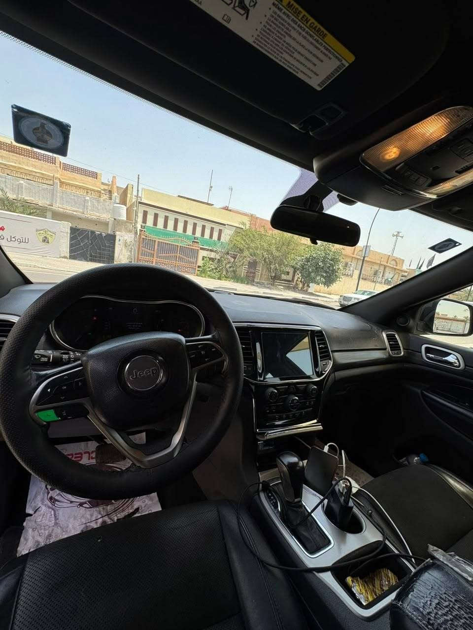 السلام عليكم 
جيب بلات توب 2021 أسمنتي بأسمي رقم بغداد الجديد سنويه لحد 2028 - 6 سلندر 
( حادث السياره جاملغ وبنيد صبغ والجاملغ ثاني بدون دواخل ) 
مواصفات السياره 
شاشه جبيره
كشنات كهرباء 
فتحه 
رادار 
باب كهرباء 
كشنات جلد
نقاء عمياء 
ماشيه 74 ميل حقيقي 
مكينه كير حداده كهربائيات تبريد كفاله كفاله
السعر 230 
العنوان الجبيله 
*********** البصرة, العراق
