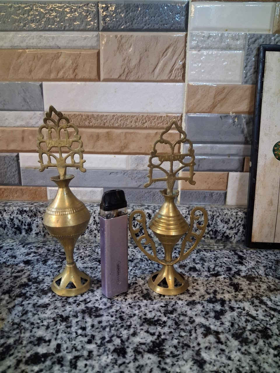 🌟 مكحلتين نحاس شغل قديم 🌟

قطعتان تراثيتان مميزتان من النحاس، مشغولتان يدوياً بإتقان، وبحجم كبير (أكبر المقاسات)، مناسبتان للديكور التراثي ولمحبي التحف والنوادر.

💰 السعر: 10 دنانير فقط للقطعتين.

📦 يتوفر خدمة التوصيل إلى جميع أنحاء المملكة.


**إذا كنت صاحب هذا الإعلان وتريد حذفه لأي سبب، رجاءا أرسل رسالة إلى الدعم الفني**