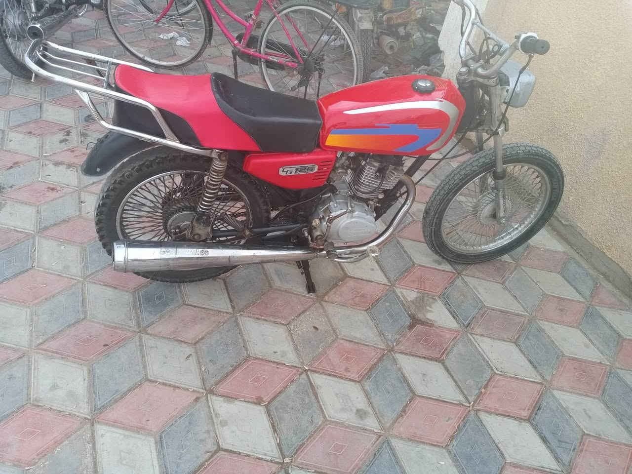 سلام عليكم للبيع دراجه نامة برو 2017 مكينه لا تنقيص ولا تبخير ولا نضوح سعر 250وبيها مجال العنوان صويرة طريق لمطار ***********
