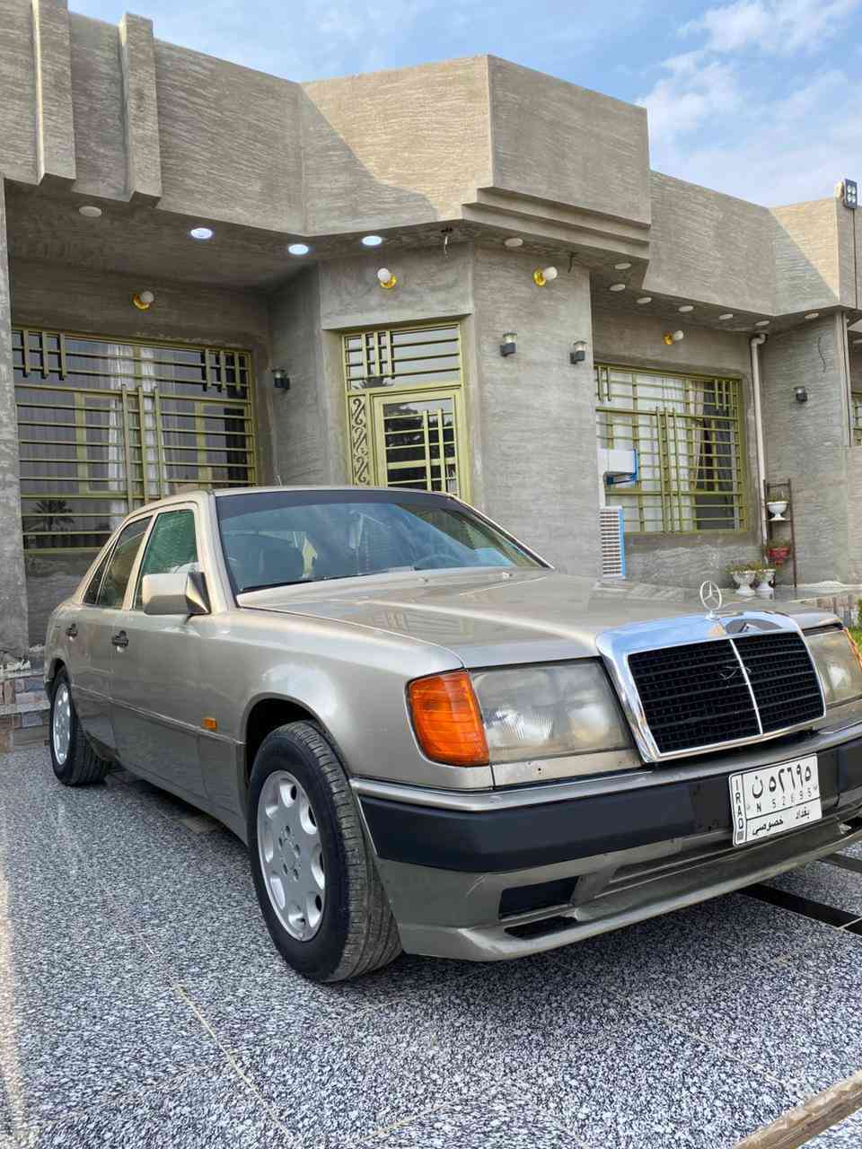 السلام عليكم مارسيدس دب مويل 88رقم بغداد مشروع وطني مصبوغه عام بدون أي ضربه مكينه ملكه قواعد دبلات الاربعه لوك كير ومحرك وصدر كله خير من الله تخم تاير جديد غرفه تخبل المكان بغداد 
السعر 48 وبيها مجال قليل 
رقم الهاتف 
***********
***********
