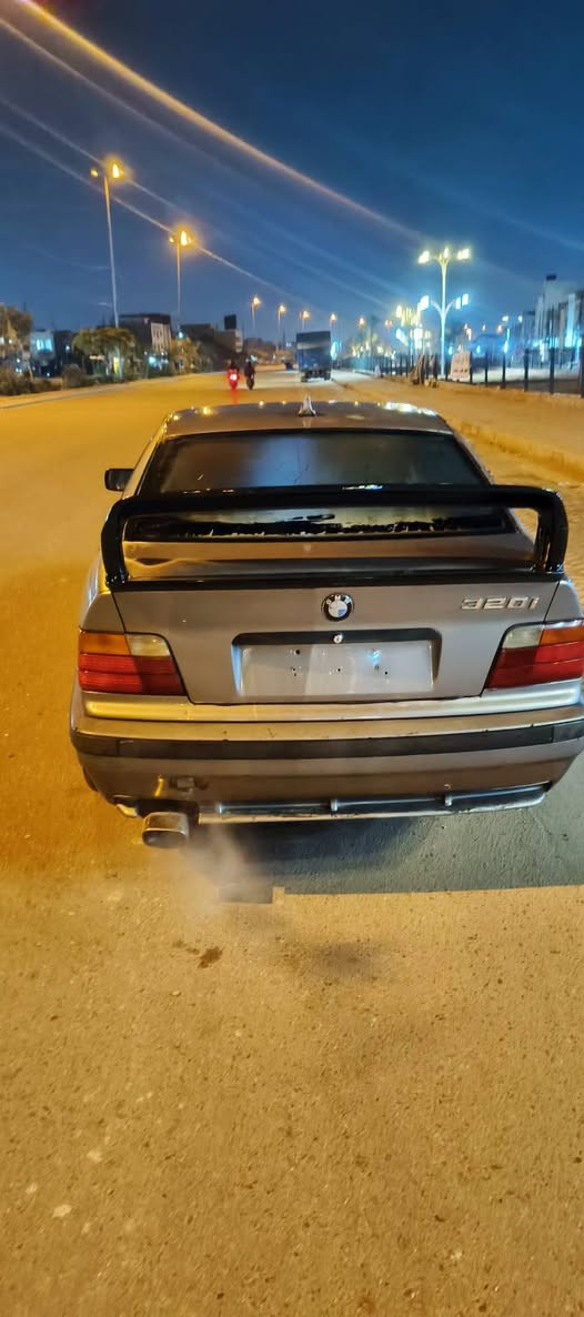 سلام عليكم 
عادا النشر بسبب لوعود لكاذبه 
  السعر ٣٨ 
بيئم е 36
محرك 28  جديد 
كير جديد 
حداديه ٨٪

تايرات 75٪
رقم  دولي جديد 
سنويه جديدا
بيها نقوصات بل كماليه  بسيطه 
مكان بغداد حي لجهاد 
***********
