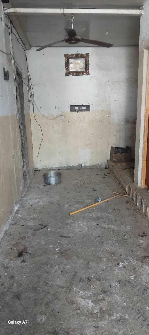 السلام عليكم ورحمة الله وبركاته دار للبيع ( تجاوز ) الفرع الاخير من ابو عظام
ركن مجاورة لبيت حجي علي فرحان ( سابقا ) تتالف من غرفتين نوم وصاله ومطبخ واستقبال وحديقه منزليه وصحيات   . 
الاتصال على الهاتف ( ***********)
