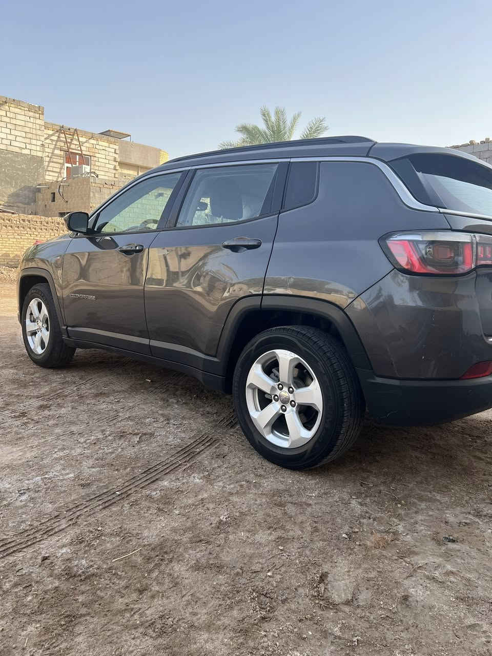 كومباس ٢٠١٨ بأسمي فقط بنيد مبدل وصبغ مدكر امامي مواصفات بصمة ابواب وتشغيل وسايد بريك كاميرا دواره وحساسات خلفيه نقطة عمياء بالمري تشغيل عن بعد مثبت سرعه حاكيات تحكم ستيرن تبريد جديد محرك وكير وتخم تاير مكفولات سعرها 115للاتصال ***********
