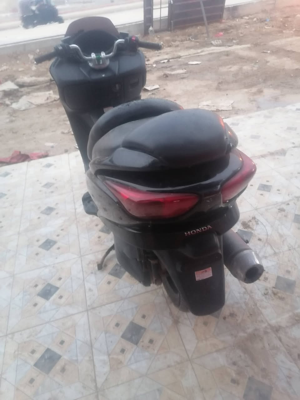 السلام عليكم
دراجه 0/8 كهربائياتها كلها شغاله تواير جدد لايت زنون ستان حساس الدراجه شغاله بس دخن ابيع كوم حديد قيم واخذ ***********
