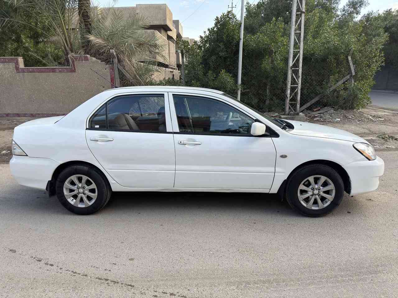 السلام عليكم
للبيع مستربوشي لانسر بومه 2010 خليجي لون ابيض
رقم اربيل الدولي بأسمي شخصياً شرط التحويل وسنويته لغاية 2031 وهزة وبراد كله جديد 
ماشية 163 الف كيلو فقط حقيقي 
السياره بيه قطعتين صبغ فقط بدون دواخل 
باقي السياره مكفوله كفاله عامه 
كير اوتماتيك والمحرك والكير مكفولات بدون تنقيص بدون تبخير 
ومواصفاته مال لانسر المعروفه
ويل كب كير اوتماتيك تحكم مري كهرباء 4 جام كهرباء حساسات خلفيه وغيره 
السياره بلاديه وعلى وضع الشركه جاهزة وبدون اي مصرف صدر امامي خلفي جديد ودوشمه جديد شادله وتخم تاير جدد جواه  
سعره 88 وبيه مجال بسيط للشراي
مكاني بغداد الدوره 
***********
