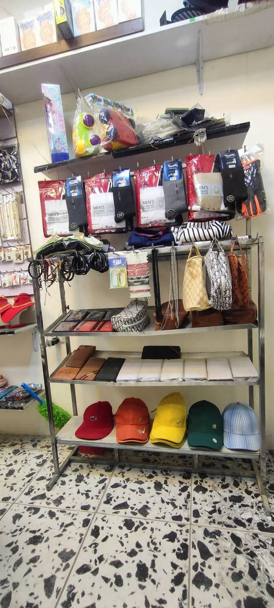 السلام عليكم
غراض محل للبيع 

عارضة وسطية المنيوم مترتين عرض

ستاند رفوف حديد 

ستاند حجابات وشالات 

بورد mdf عدد اثنين 

*********** واتساب
المكان بغداد شهداء السيدية
