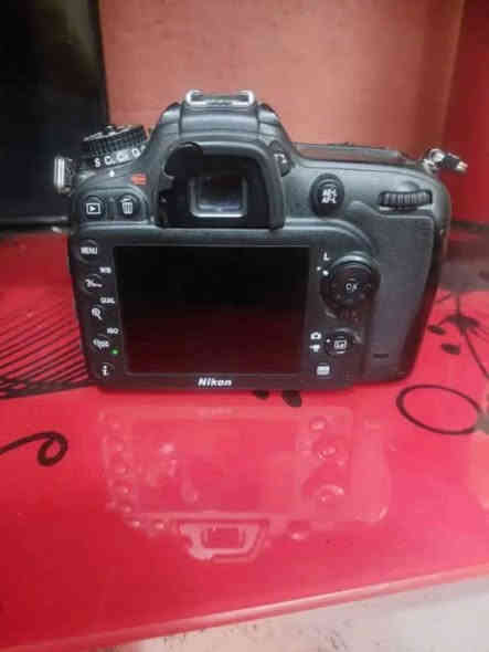 السلام عليكم نيكون7200للبيع
مع فلاش خارجي وكامل ملحقات
سعرها ٧٠٠ وبيها مجال 
رقمي ***********
يتوفر توصيل لجميع المحافضات
