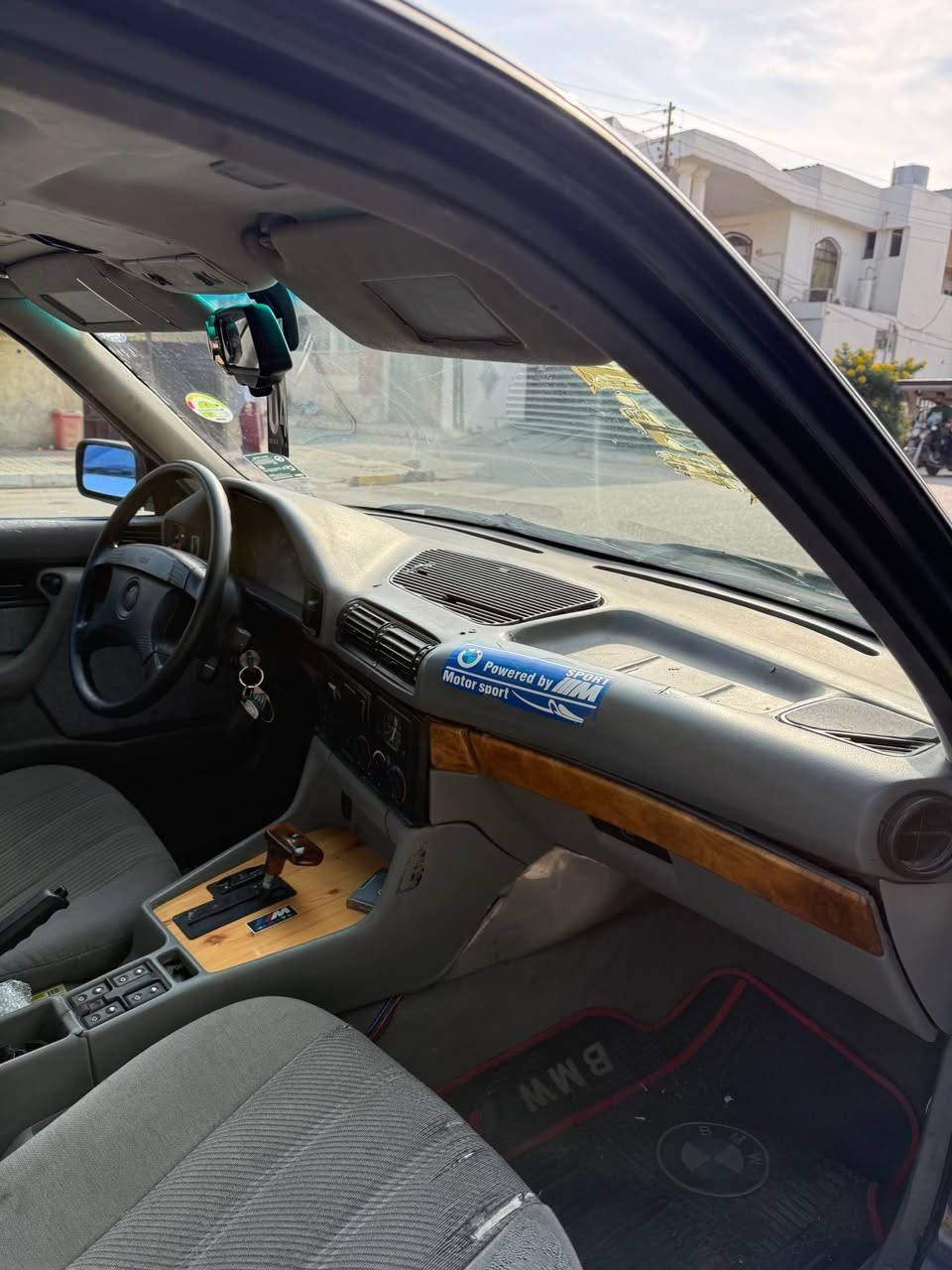 BMW
موديل ١٩٩٤ 
اصل ٥٤٠ بس محرك ٥٢٥ 
كير اوتوماتيك
كير ومحرك بشرط 
تبديد تدفئه شرط
تخم تاير ويل جديد 
كنربائيات كامل شغال
سياره بسمي تحويل وكاله شرط
سعر ٧٣ 
رقم موبايل ***********
واتساب موجود كركوك, العراق
