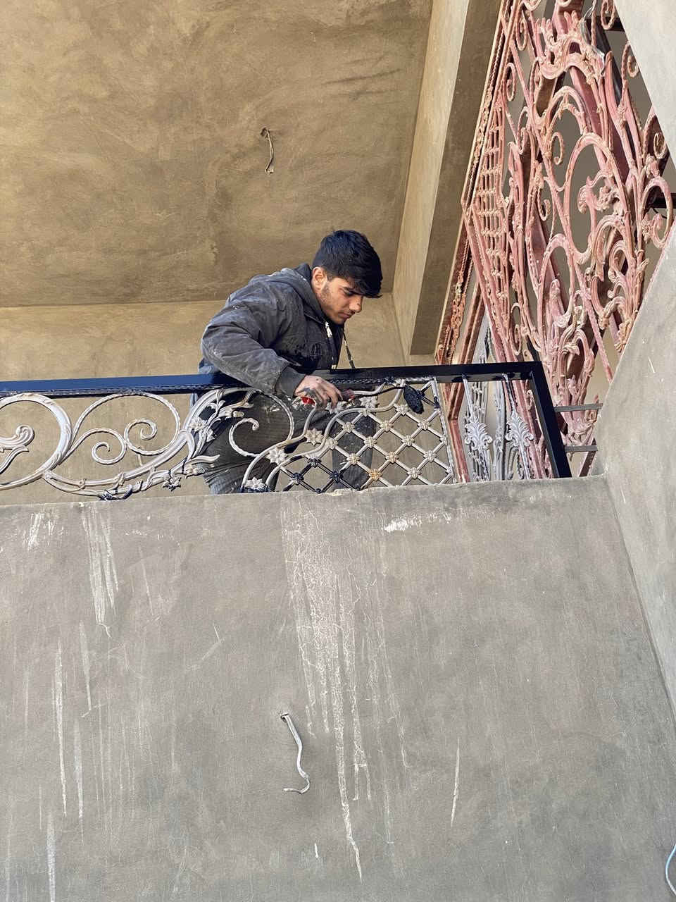 السلام عليكم اني صباغ اليخص العملنه صباغ وجهيات فوم تركي وتنضيف حدديه وسحبات داخلي وطلس عام نشتغل عله متر ومقطوعه  تتواصل ***********
واني بلخدمه ورزق عله الله انشالله
. ..
