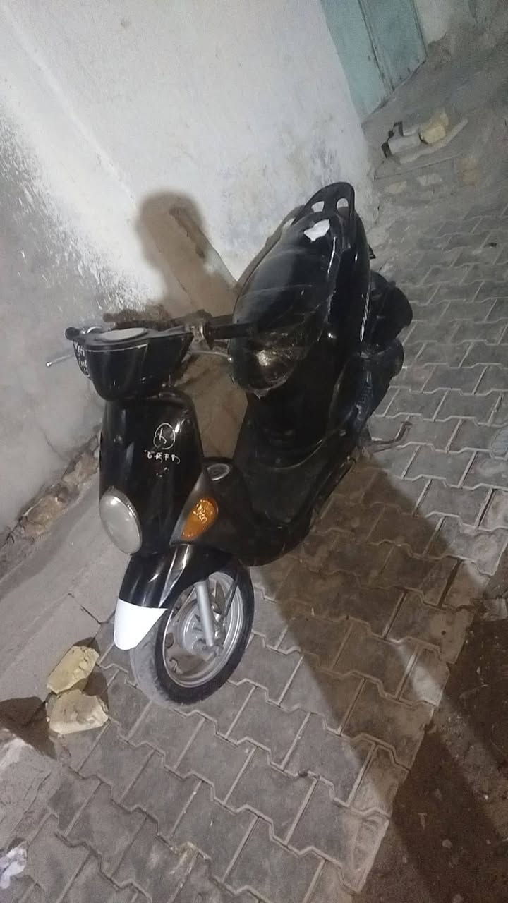 السلام عليكم شباب دراجه فله كلشي شغل توني جفته تجفيت جديد كهربايته كله شغل سلف كلوب كلشي شغل دراجه جاهزه بعده عل سحك سعره ٦٠٠ بيه مجال حك جيه مكاني ناصريه مركز يم كراج بغداد هذا رقمي *********** شراي يتصل وخادم انه
