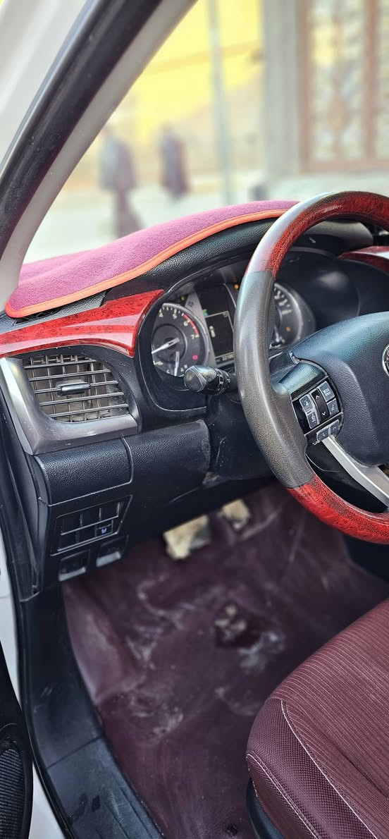 سلام عليكم 
للبيع هايلوكس 2021 كويتي فول مواصفات عدا البصمه مكفوله كفاله عامه ما عده رصعات بسيطه رقم سليمانيه تريد تحويل او وكاله تخم تاير جديد حداديه جديده سعر 255 وبيها مجال بسيط للشراي *********** وتساب هم موجود
