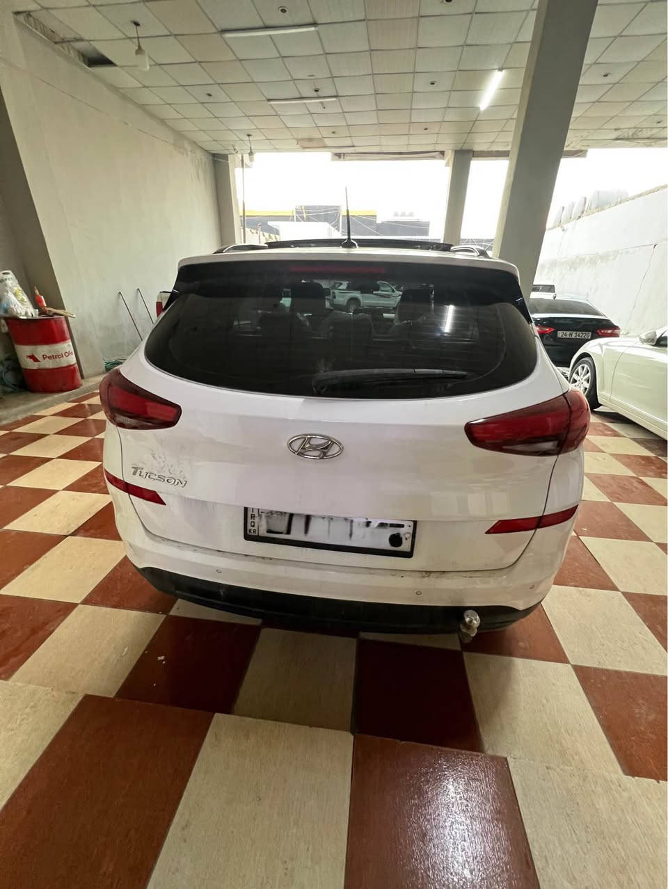 اسم السيارة و نوعها و موديل :هوندا تيكسون 2020
سعر و مجال : 220
غرامة :35 ورقة
عدد سلندر + المحرك حجم المحرك : ٤ ٢.٥
عدد الممشة : ٩٩ كيلو
مكينة مفتوحة : لا
الكير مفتوح :لا 
المكينه بيها نفخ :لا 
عدد قطعة الصبخ + امكنها :لا 
تعديل بارد : لا 
الايربكات : لا 
الشاصي و الدواخل :لا 
رقم الشاصي  : KMHJ2813BLU149531
تحويل او وكالة :موجود
عنوان : دهوك 
رقمها دهوك جديد 
تبديل : لا
قسط : موجود
رقم الهاتف :*********** دهوك, العراق
