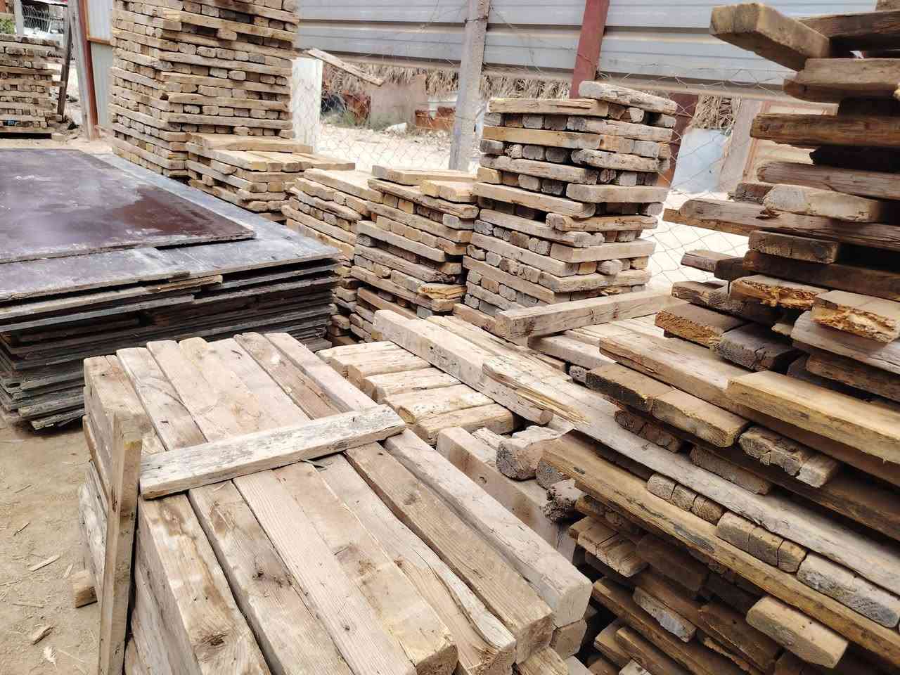 لوح للبيع 4متر المكعب 450 الف +بقار +مقاصیر لوح +سير مقاصير = اتصال *********** العنوان الحله المركز

