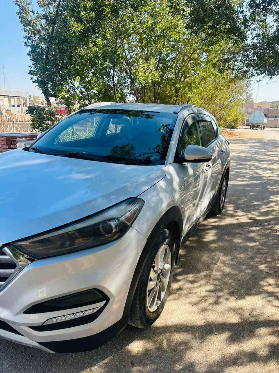 سلام عليكم توسان واردامريكي كلين بدون حادث بس دعاميه وصورالحادث بل منشور لون سلفر مواصفات نص فول رقم جديد سليمانيه سنويه جديده وكاله تحويل حاضر موديل 2016 السعر152معه مجال قليل وسونرعندي كلشي مكفول حته مكينه مامفتوحه مكان كربلاء رقمي ***********واني خادم
