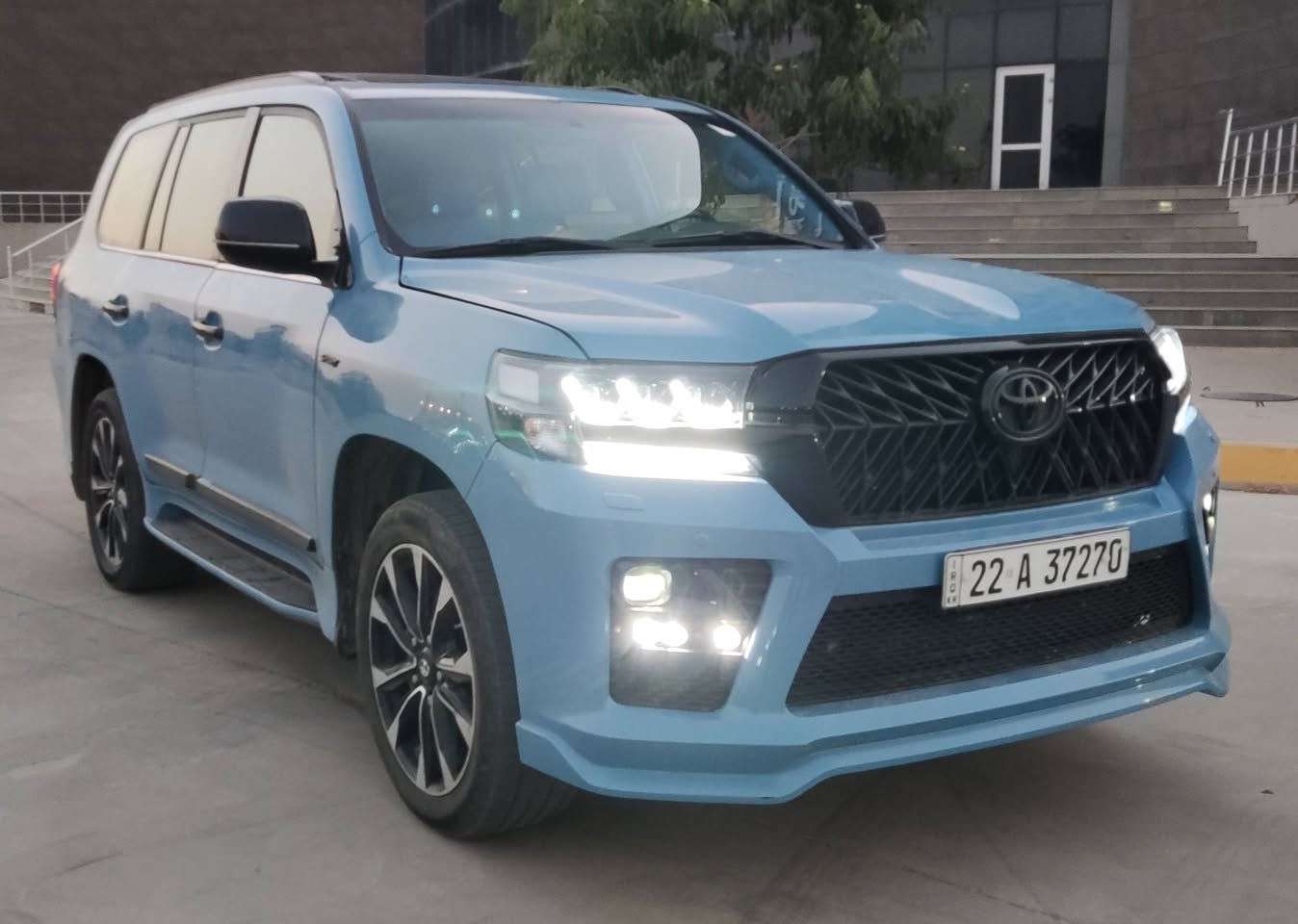 ٢٠٠٩ محدثه تحديث درجه اولى ضررها فقط جامرلغ السكن واشويه جارلغ الخلفي هم بي شبرين معجون اثر حادث قديم السياره جاره بدون نواقص الكير بشرط المحرك بيها اشويه صرف وبخار لكن بشرط بدون ماتبين الا بالفحص سنويه هزه جديد ٢٠٣٠ لونها البلاد اسود تغير لون للجماليه فقط داخل وخارج ٢١ سبورت سعرها بلاش جوه السوك ٢٥٥ سياره بالعين احلى من الصور 
***********
