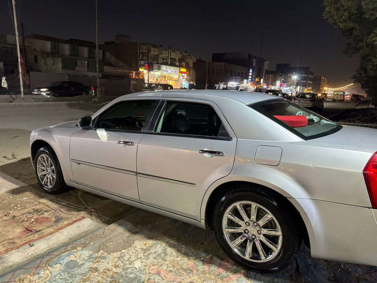 السلام عليكم
 اوباما هيمي موديل ٢٠٠٨ 
كلين تايتل وارد خليجي 
فول مواصفات   
تحكم ستيرن جهتين
 شاشة وكامرة وكشنات جلد كهرباء
تدفئة بالكشنات
فتحة سقف
تشغيل عن بعد
نظام صوت محيطي
  وكيلو متر مبين بلصوره غير متلاعب 
به تخم تاير جديد
 حداديه جديده  مال بيت
رقمها بغداد بأسمي
 والسعر 
اتصال على الرقم *********** بغداد, العراق
