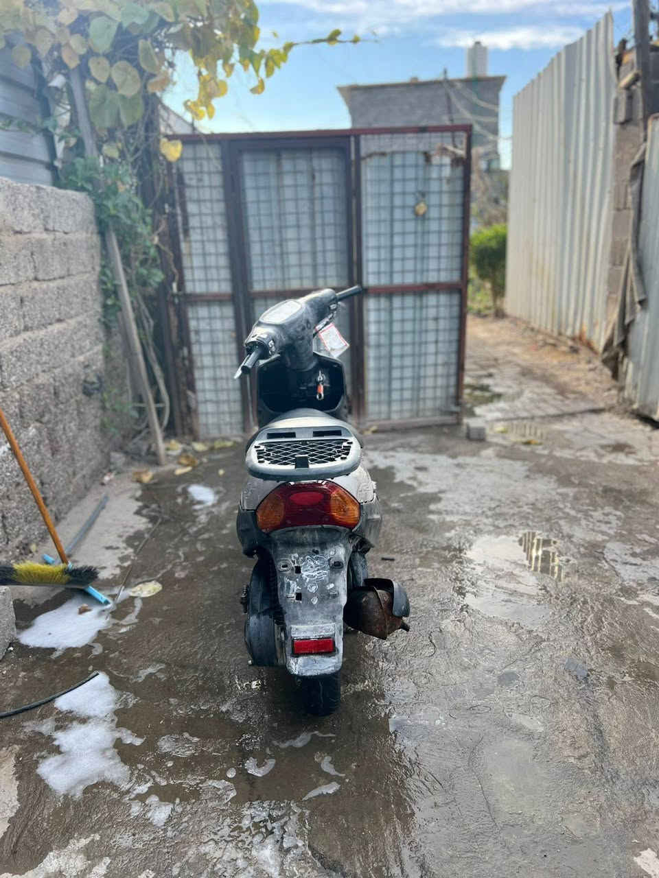 السلام عليكم دراجة البيع ستين بيجي كامله مكمله سلف هندر ما بيه اكسل عوزه بس الكفر مال الدبه مال دهن مكاني بغداد شارع فلسطين رقمي *********** متواجد اربعه وعشرين ساعه
