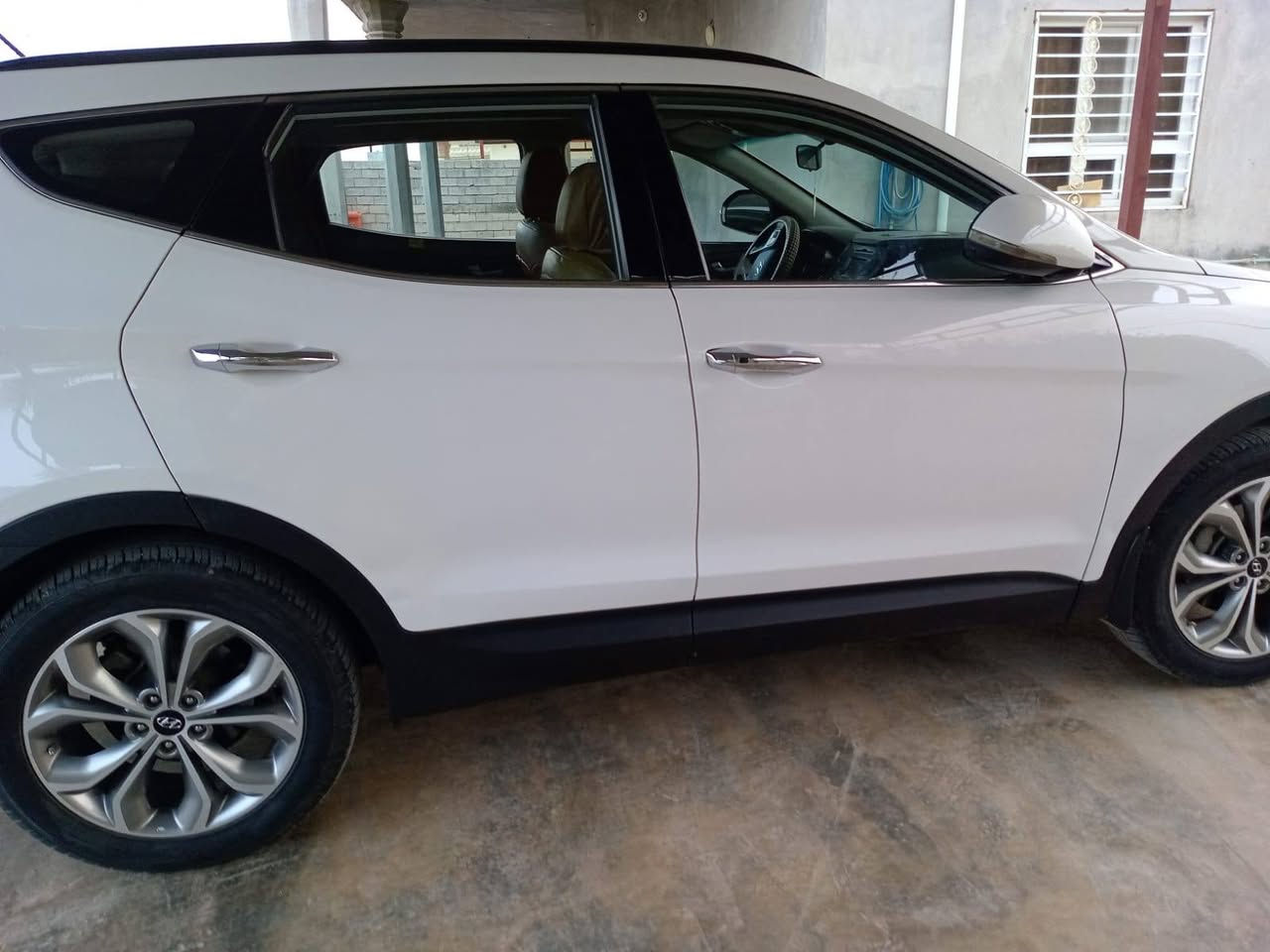 السلام عليكم
سنتافي 2015   رقم بغداد دولي  تحويل ثاني يوم  محرك6سلندر 7 راكب

مكينه كير كهربائيات تبريد تدفئه 

مواصفات بصمه ابواب 

بصمه تشغيل  بيها صبغ طراف الجاملق الخلفي سعر 157 وبيها مجال 

***********
