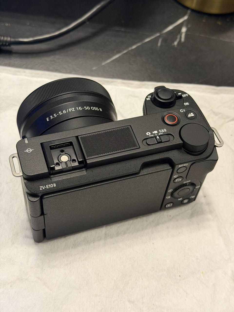 لمحبين صناعة المحتوى 🔥
كامرة سوني | SONY ZV-E10 II
بعدها بالكارتونة فتحتها بس جربتها ورجعتها لان ما اعرف استخدمها،

رايدها بـ 1,280,000 
وبيها مجال بسيط ان شاءالله 🩵

موجود واتساب ايضاً
***********
