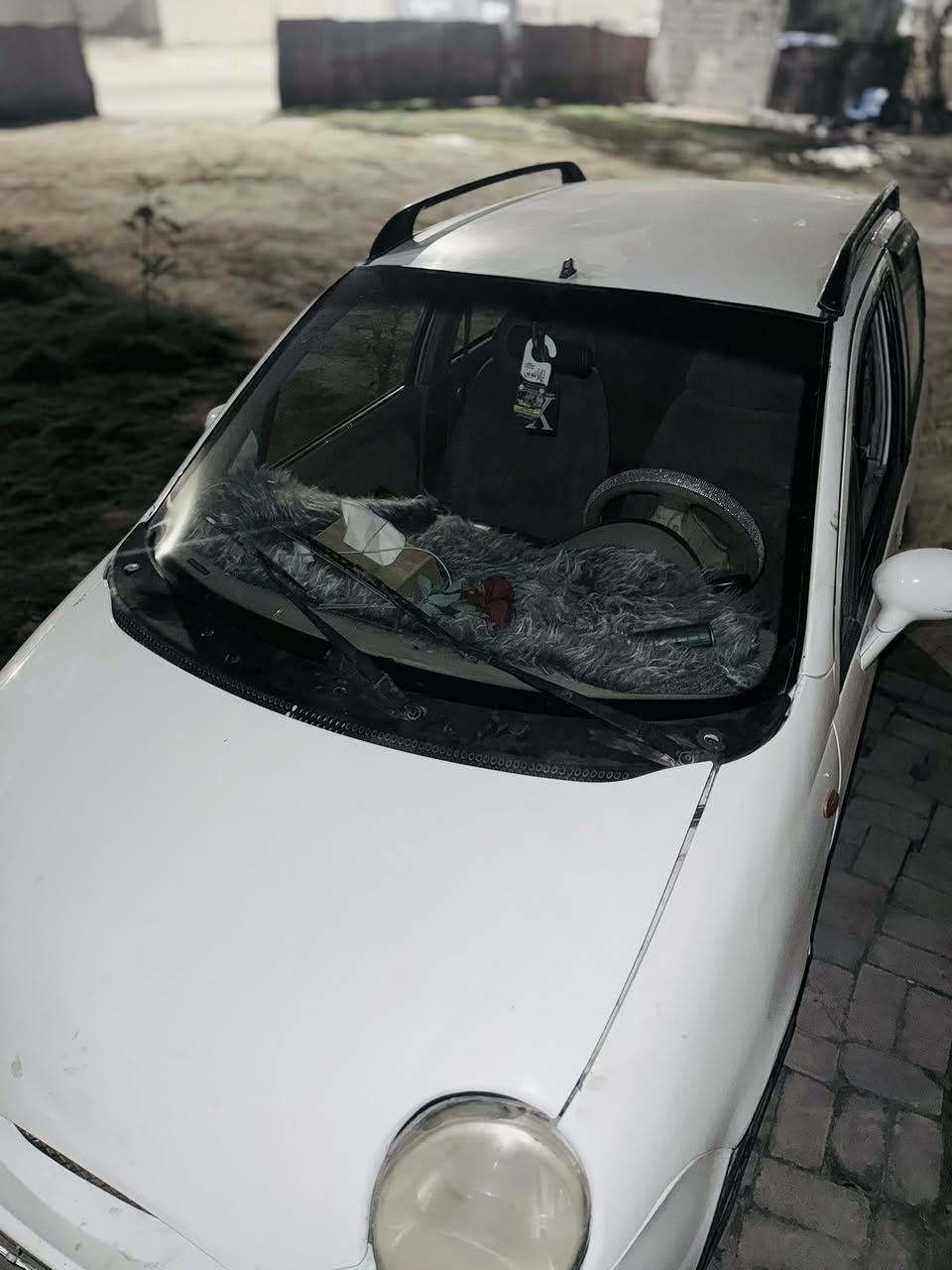 السلام عليكم للبيع كيو كيو شيري  
التفاصيل 👇
🔹موديل2012 
🔹كير عادي  ومحورته  دگم 
وهسه عطلان الكير  يعني شغله كهربائية وانزل من سعره تصليحة الكير .
🔹رقم بغداد هزه جديده تنتهي ب2027/7/17 .
🔹السياره بأسمي تحويل ثاني يوم 
اريده ب ٢٨وبيه مجال
مكاني واسط قضاء الصويره 
للاستفسار متواجد بس ع الاتصال ع الخط 
علي عزيز
***********
