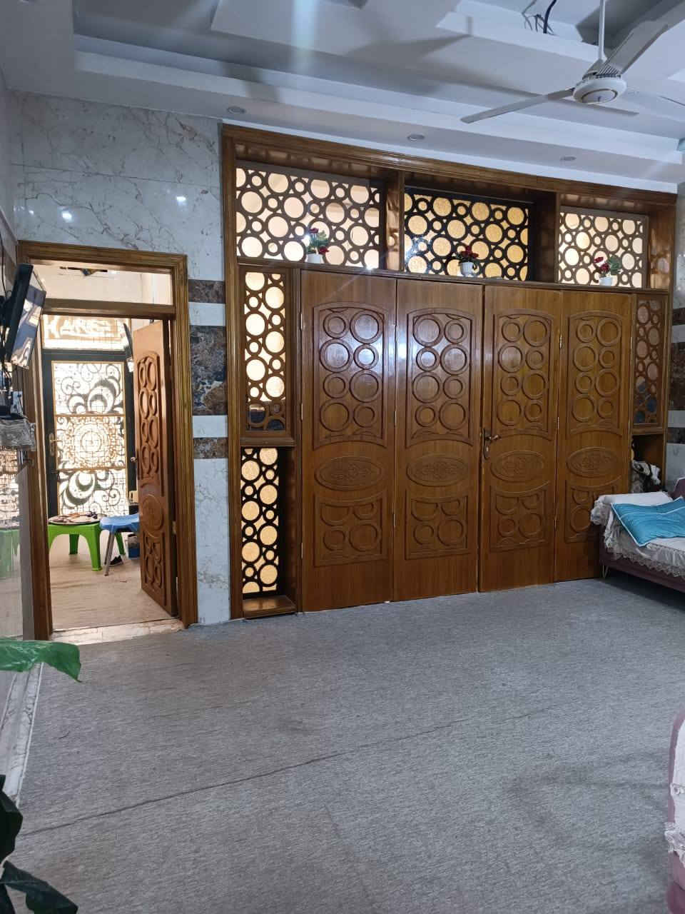 🏡 دار للبيع 🏡
# بناء حديث سنة 2024 درجة أولى 

🔹العنوان :حي القدس _ قرب النفق 

🔹المساحة : 150 متر _ طابقين _ بصف الركن 

🔹الملحقات : ⬇️
 ▪️ ستة غرف نوم ▪️ صاله ▪️ مطبخ ▪️ استقبال ▪️ صحيات داخلية وخارجية 

🔸مطلوب إسكان 65 مليون، 
تسدد على 220 ألف بالشهر 

🔸السعر الكلي : 245 مليون (وبي مجال) 

▪️للاستفسار الإتصال أو مراسلة الصفحة 
*********** _*********** واتساب
