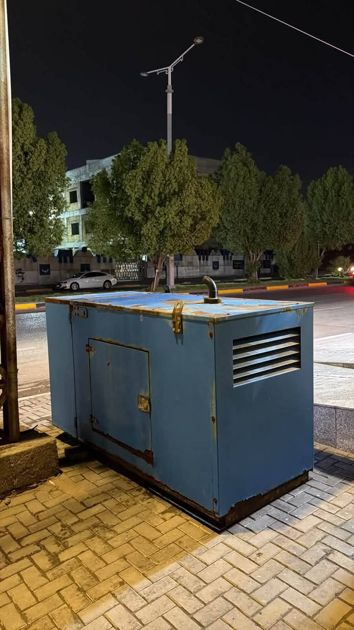 مولدة بيركنز إنكليزي اصلي 15 KV
المكينه جديده برغي ما مفتوح بيها 
عدد ساعات العمل 2000 ساعه
مكان المولدة البصره الممثل قرب الساعه 
للتواصل والاستفسار *********** 
***********
ملاحضه: مكلف بل نشر الشراي يتصل
