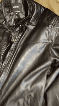 جاكيت جلد داخل فرو  يلبس من 85 إلى 105.  سعر 20 الف. كركوك


**إذا كنت صاحب هذا الإعلان وتريد حذفه لأي سبب، رجاءا أرسل رسالة إلى الدعم الفني**