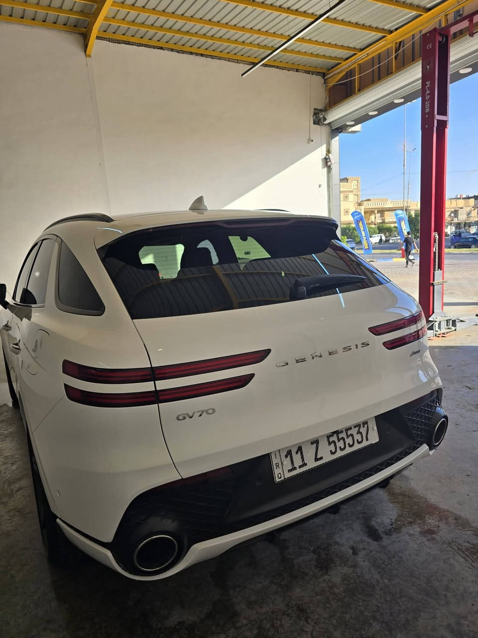 اللهم صلى على محمد وال محمد 

� للبيع – Genesis GV70 سبورت برستيج | موديل 2023
او مراوس 

🔹 4 سلندر
🔹 AWD
🔹 5 ركاب
🔹 فل سبك – أعلى فئة

⭐ المواصفات كاملة:
تشغيل عن بُعد
فتحة سبورت برستيج
مقاعد جلد كهرباء
تبريد مقاعد (قطعتين)
مقاعد حار / بارد
تدفئة مقود القيادة
تدفئة المقاعد الخلفية
مقاعد تدليك
مقعد السائق ميموري
ستيرن كهرباء
شفتات خلف المقود
فل تحكم
هاند بريك بصمة
بصمة تشغيل
بصمة أبواب
شاحن وايرلس
ماوس تحكم بالشاشة
شاشة وسطية + لوحة قيادة رقمية
دعم Apple CarPlay & Android Auto
كاميرا خلفية
كاميرا 360
رادارات 360
مراقبة النقطة العمياء
نظام تحديد المسار
نظام فرملة طوارئ
مانع انزلاق
مثبت سرعة
أوتو هولد
أوتو بارك + ركن السيارة بالتحكم عن بعد
مستشعرات وقوف
6 وسائد هوائية
مراي شفط
صندوق كهرباء شفط
فتحة سقف + بانوراما
إضاءة محيطية
لايتات LED
بك لايت LED
كشافات ضباب
حساس مطر
ستائر خلفية
تحكم تلقائي بالمناخ
إضاءة ترحيب بشعار Genesis عند الاقتراب
اللغة عربية + إنكليزية

📝 ملاحظات:
✔️ السيارة كاملة من كل النواحي
✔️ كل الأنظمة محدّثة
مكان كربلاء 
رقم بغداد باسمي ومميز 
***********

💰 السعر: 32000 مجال بسيط
