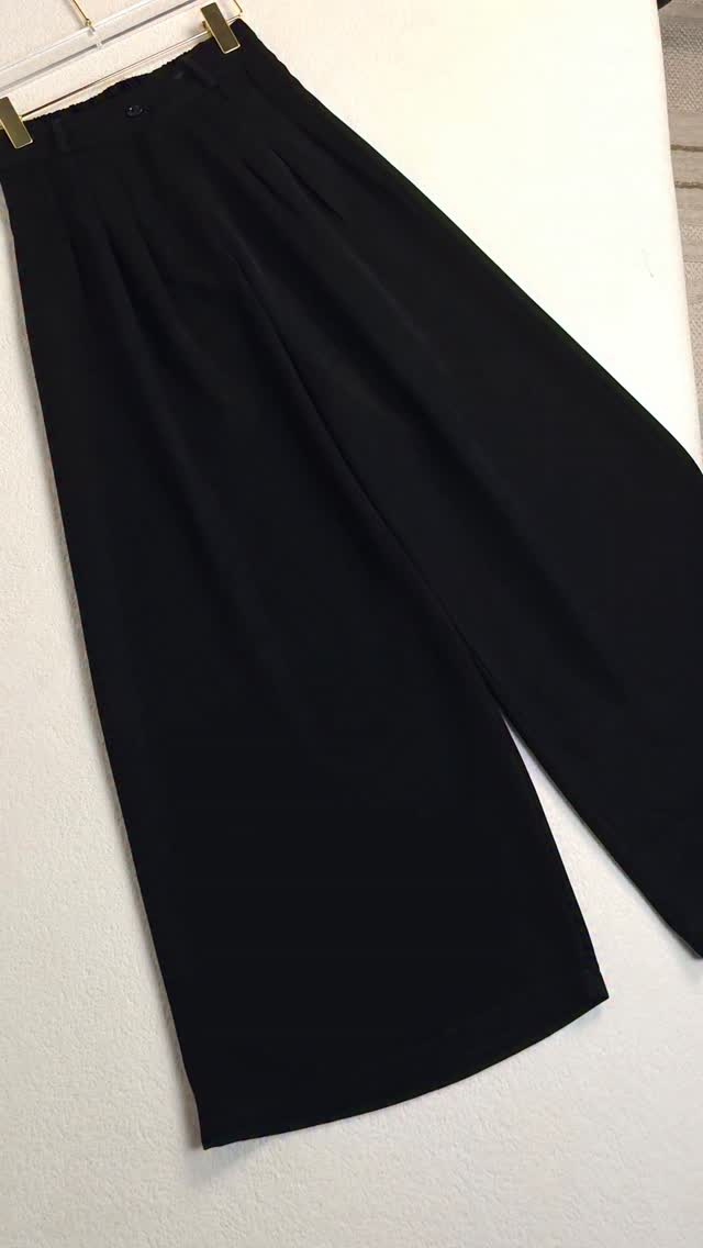 اقوه وابرد كيلوت ممكن تلبسينه هاذه الموسم
سواد فاحم 
طول 110 SM 
مقاسات 36 38 40 42 44 46 48
متوفر توصيل لكافه المحافظات 
***********
