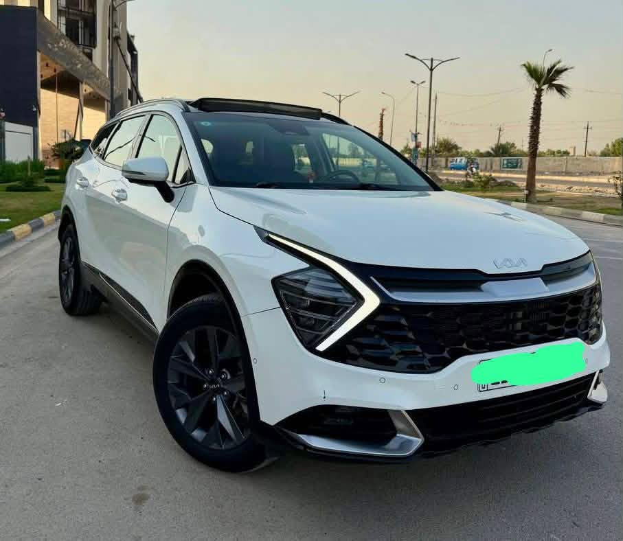 #سبورتج هايبرد- موديل 2023  
مواصفات فوك الفول برستيج 4x4 
٣ وضعيات قيادة ايكو و سمارت و سبورت 
و بيها بعد ٣ وضعيات اعتيادي و جبلي و ثلجي 
 محرك 1.6 لتر توربو هايبرد بقوه245 حصان ومحرك ثاني كهرباء ٦٦ كيلو واط  
ماشية 152 الف km
 ‏#حادث_ جاملغ و بنيد بدون ايرباك 
جميع الايرباكات سليمة 
 ‏#الفئة SX برستيج
كير ماوس اوتيماتك 8 سرعات
تشغيل ذكي ( بصمة ) ,تشغيل عن بعد
شاشة Apple CarPlay, android auto 
 4 كاميرات (360) درجة 
تحكم ستيرين كامل مع تدفئه 
 فتحة سقف ( بانوراما ) كاملة
 المقاعد الامامية تبريد + تدفئة 
المقاعد الخلفية تدفئه 
هاند بريك كهرباء
 شاشة كبيرة ( GPS )
 رادار امامي وجانبي وخلفي كل جوانب
حساس امامي و خلفي
 مقاعد خزن ميموري 
شاحن وايرليس
كراسي كهرباء 
صندوق كهرباء
 هاند بريك كهرباء 
 مانع انزلاق 
 اوتو هولد ( AUTO HOLD )
 مساعد نزول المنحدرات 
 سستم صوت هارمن كاردن
 ‏نظام قيادة ذاتي
 ‏كشنات جلد طبيعي 
 ‏منافذ USB +أواكس
 داخل انارة متغيرة عده الوان 
ترجيع وتقديم بالبصمه عن بعد 
و هواي مواصفات / اعلى فئة 

السعر 208 
للتواصل واتساب 
***********
