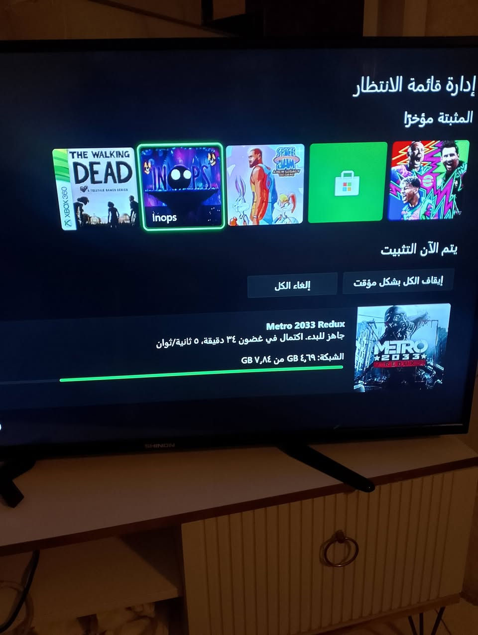 اكس بوكس ون فات نضيف كامل ملحقات بس الجوستك مالتة بي واكع الشفت الثاني مالتة جهاز نضيف ما مفتوح كلة شغال رايدة ب160 وبي مجال من مكاني الدورة وهذا رقمي بي واتساب *********** ومتواجد ع فيس
