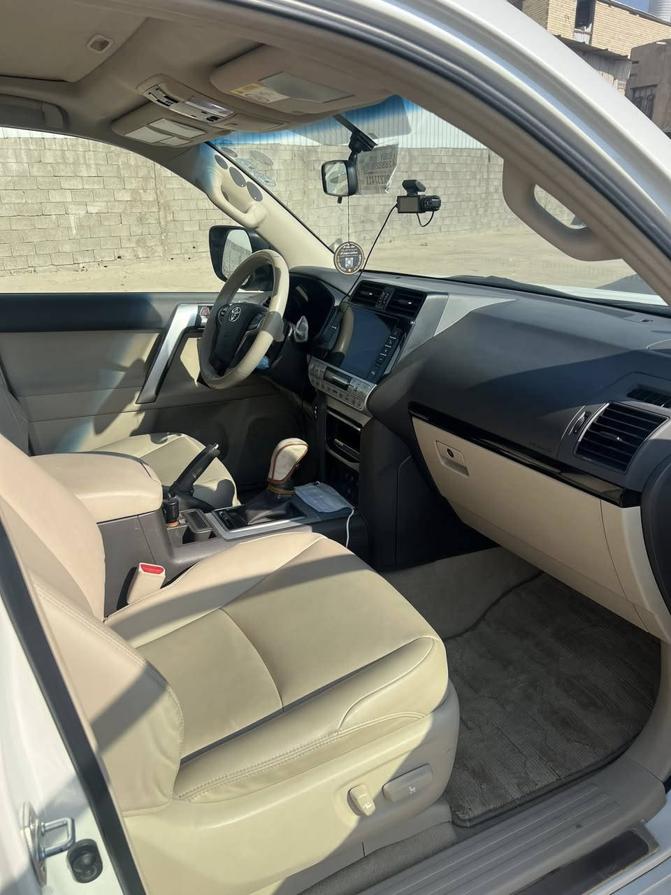 سلام عليكم
برادو موديل 2023 فول مواصفات 
السعر 470$
للاستفسار ***********
