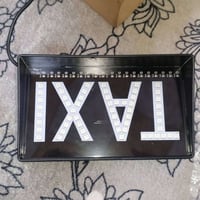 علامه ضوئيه مال تكسي جديده مامستعمله ولا ثانيه تشتغل لون احمر واخضر وح...