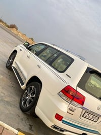 لندكروز مستعجل عله بيع  2020 عندي ضرف صحي 07831003510