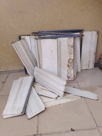 ٤٠ قطعة • رفوف محلات • نظيفة تحتاج غسيل