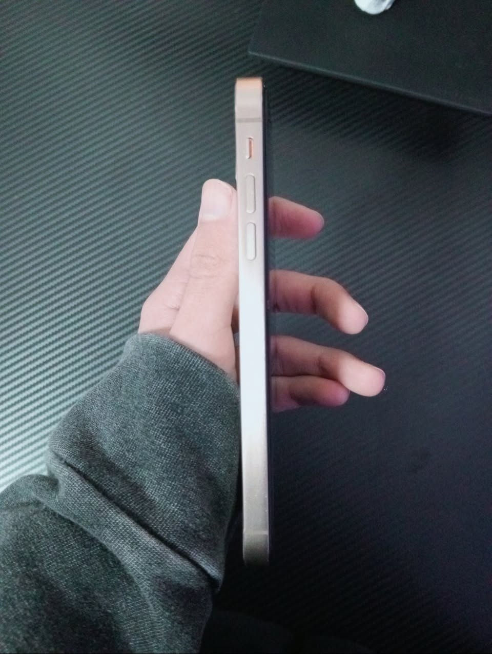 السلام عليكم
ايفون xr محور 16 برو 
الجهاز غير مفتوح فقط مستبدل شاصي حتى يكون بهالشكل
ذاكرة 64
نظافة 10/10 بدون خدوش
فقط بصمة الوجه لاتعمل
السعر 160 الف الواتساب للتواصل:
***********
