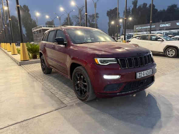 السلام عليكم 
جيب گراند شيروكي لمتد X لون ماروني 
رقم اربيل ابسمي سنوية هزة كلة جديد 
موديل 2020 فول مواصفات 1/1 
مكينة v8 5700 بحالة لوكالة ماشية 81 الف ميل 
صدر امامي ولخلفي ودسكات وتخم تاير كلة جديد 
عليهة ادامة لمنضومة الاحتراق برغ مابيهة نقص 
السيارة بدون صورة حادث استيراد خاص يوجد فقط تقرير كار فاكس 
بيهة اصطدام امامي خلفي بسيط بدون حرق او غرق او حالوب السيارة بيهة قطعتين صبغ فقط بنيد وقبق جنطة والباقي كلة مكفول بدووون ايربـاك بدون لغد شاصي كفالة 
عليهة برمجة وتعديلات مصطفى ايگل 
السعر 288 وبيهة مجال 
مكاني بغداد والسيارة مال جناي 
رقم الهاتف *********** بغداد
