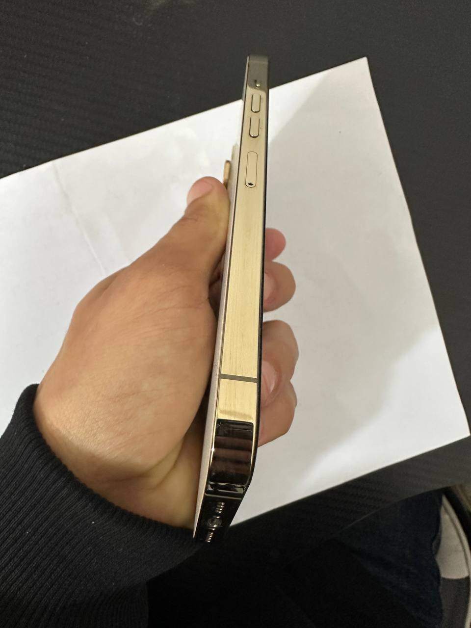 آيفون 13 برو ماكس  لون ذهبي الجهاز عربي ماستر شرق أوسط الجهاز زلغ واحد مابي كلش نظيف الجهاز دبل سيم كارت دبل!! فيس ايدي شغال ذاكره 128 بطاريه 80 الجهاز مستبدل شاشه وبطاريه قطع تفصيخ يعني من جهاز ثاني باقي الجهاز موضح بالصور والجهاز كل مكفول ع فحص وين متريد تفحص سعر الجهاز 450 وبي مجال بسيط العنوان بغداد المنصور رقم *********** وبي واتساب
