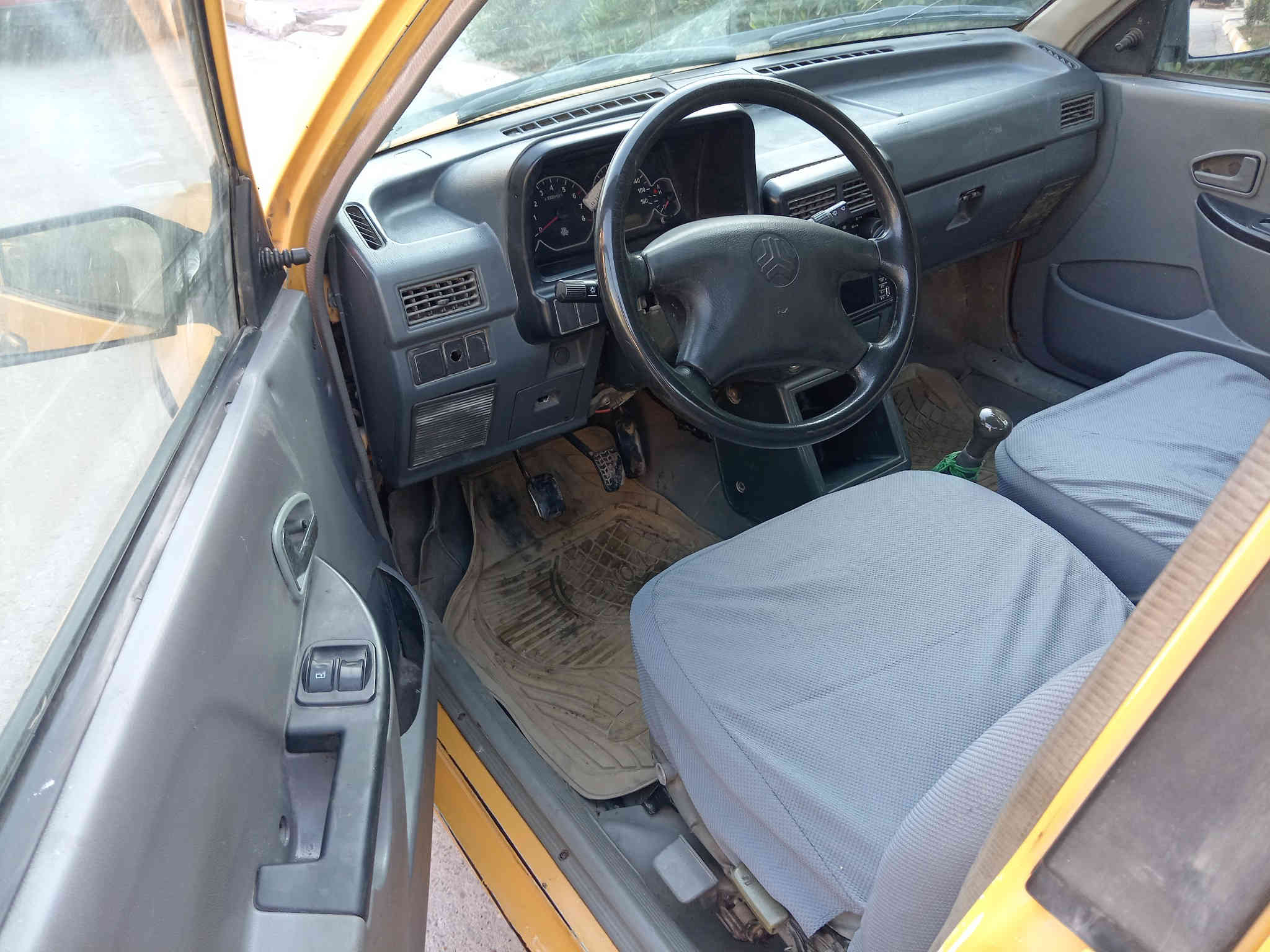 السلام عليكم شباب للبيع سايبا موديل ٢٠٠٨ باور رقم بغداد دولي سنويه وهزه جديدة مصفره من كلشي شرط التحويل سياره جاهزه مكينه وكير نضيف صدر أمامي خلفي نضيفه تخم تاير جديد كهربائيات شغاله سياره مال شغل شواصي بلادي لا لحيم ولا تصليح موضحه بل الصور السعر ٢٠ ورقه مكاني بغداد ***********
