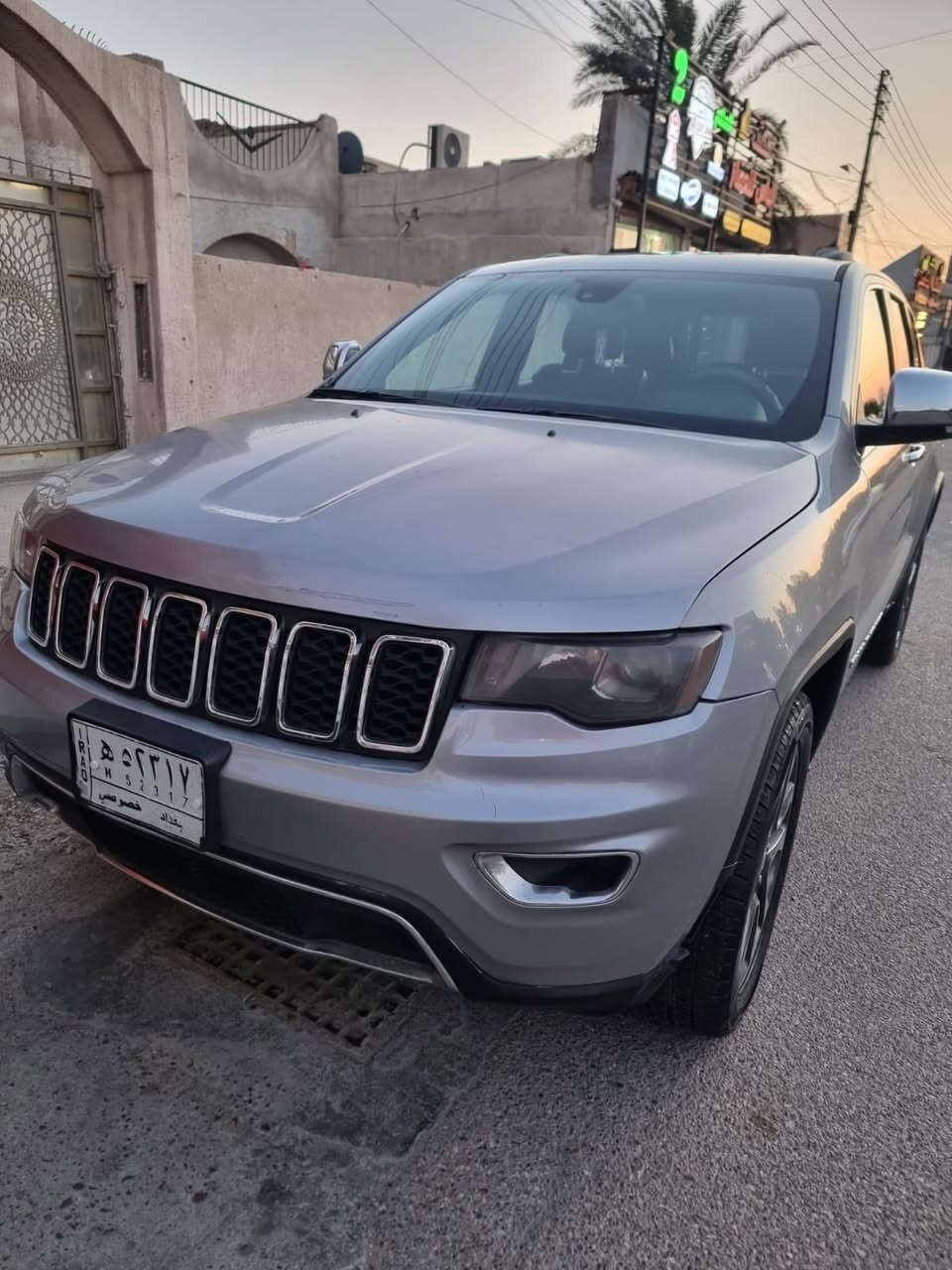 السلام عليكم 
جيب موديل ١٨ فول مواصفات حادثها جاملوغ جهة السايق مبدل وتعديل ربع البنيد بدون دواخل
ماشية ١٣٥ مايل بدون اي نقص تخم تاير جديد مبدل بساتم مال ١٤ يعني بنزين عادي تستقبل وبدون ادوانز والسيارة نصبتها حلوه السنوية بأسمنا السعر ١٧٥٠٠ بيها مجال للاستفسار  *********** العنوان بغداد حي الجهاد
