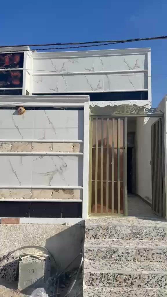 بيت للبيع المساحه 100 متر بنباع نقد وقسط 
السعر 45 مليون
العنوان مدينة الصدر الدسيم قريب على المدارس
ابو حسين السوداني ***********
