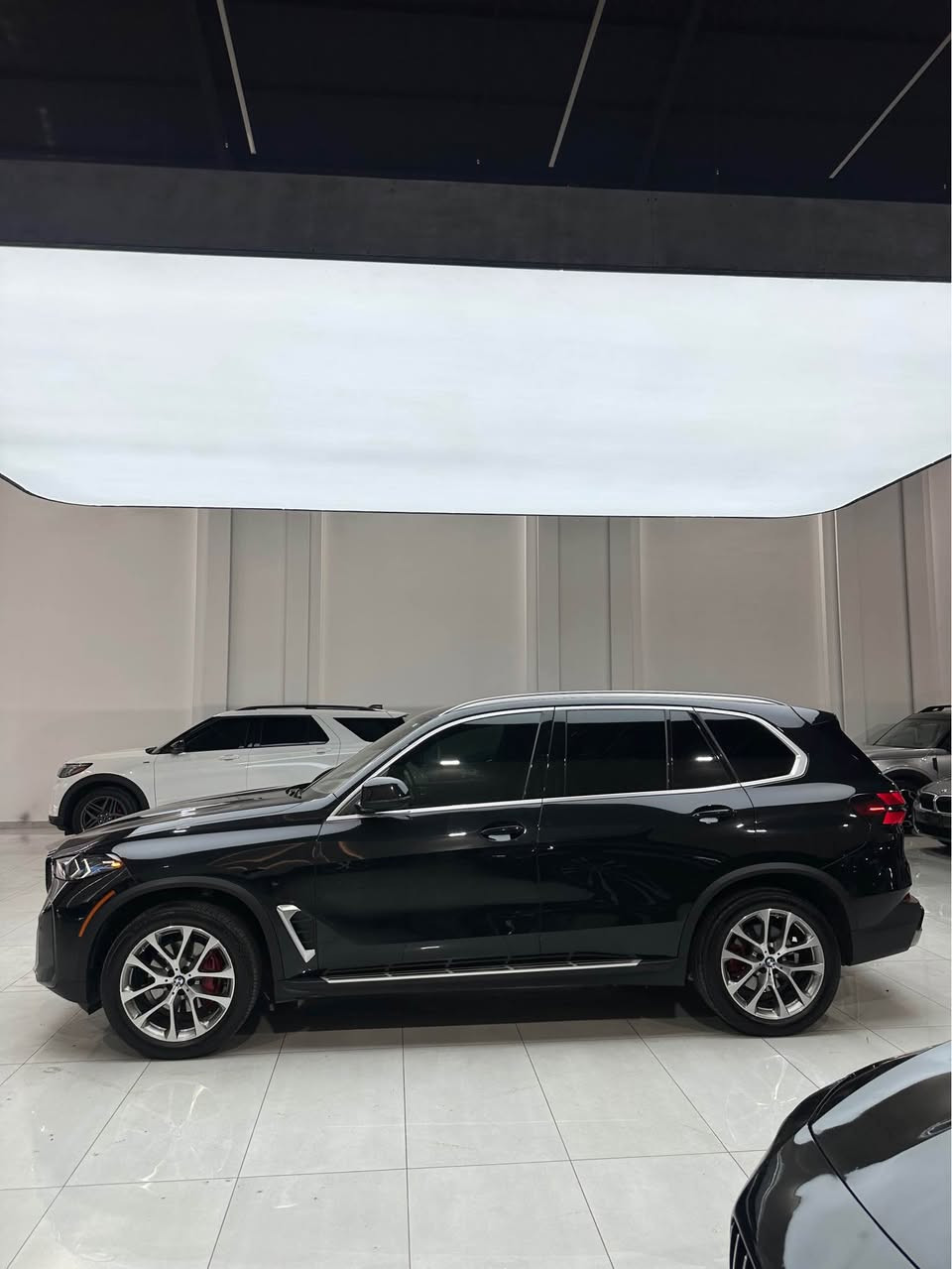 BMW x5 
2024 
Cllen 
45000mil 
5 Camera 
Datasho 
Sanduq shaft 
Radar 
Kushen sardu garm 
Sama3a harman cardon
S3r 445 
*********** أربيل, العراق
