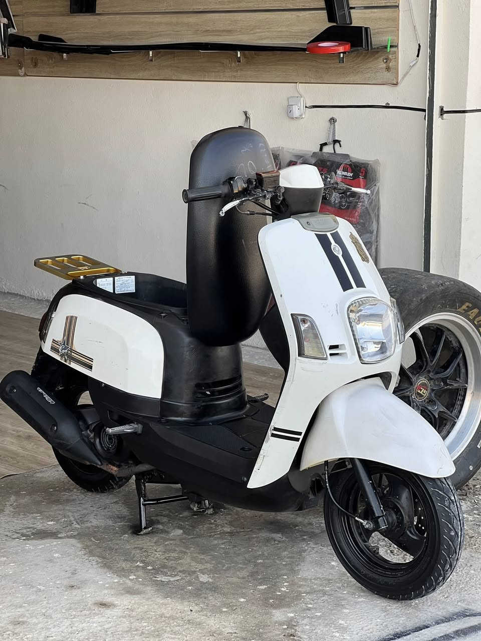 سلام عليكم حبايب اليوم جبتلكم البوليس 🥷🏽……….شباب الدراجه من الاخير فول مال رمبه لا اتعبك ولا تعبني مصار هواي من نازله من الرمبه على ايدي المكاتبه باسمي بيها منفيس الدراجه بيها اضافات من عندي اكسسوارات للجماليات ما موجوده حاليا بل صور الدراجة معتني بيها للاخير دهن امزويل كل 10 ايام وين ما تريد تروح بيها روح انطيك بيه كفاله للشمال بعد ايشي تريد تحتاج تفضل خاص تدلل راح احط رقمي راسلني واتساب *********** علواني ديالى بعقوبه تقاطع القدس
