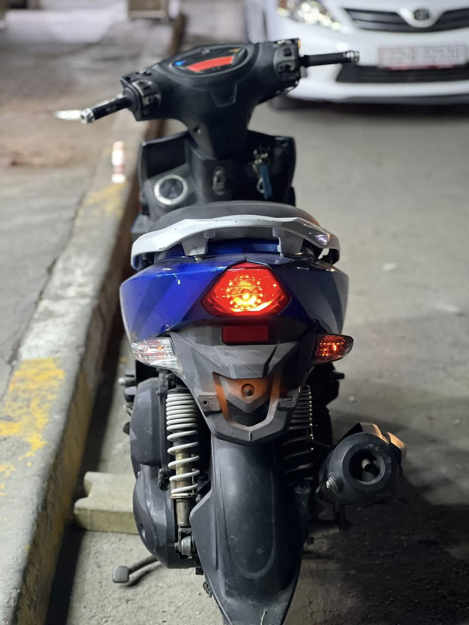 دراجه جيتي ار مكفوله مكينه ما مفتوحه كلشي بيها شغال نوزل 
عداد الكتروني دراجه ما بيها اي نقص سعر 800 وبيها مجل 
رقم ***********
رجائا فقط واتساب 
مكان الحريه
