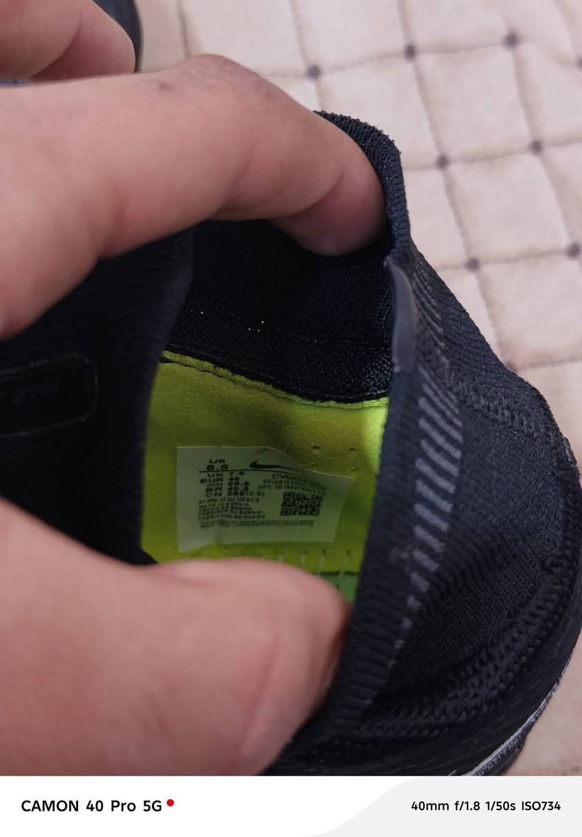 السلام عليكم ستد اير زوم اصلي غير مستخدم جديد قياس 42يلبس 41:5اصلي وكاله حتى الباكود بي سعر 40للملاحضه الشراي خل يجي فقط هاذ وكاله غير شخص يبيعا من60ونت صاعد لتواصل
***********.. واتساب رجاء بس الشراي يوجد توصيل
