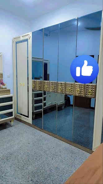 من رخصه الادمن غرفه تركي باب اول مابيها اي مشكله نظافه ٩٩٪؜   للبيع  السعر ١٧٥٠٠٠٠مليون وسبعمية  وخمسين   بيها مجال بسيط للتواصل ***********  مكاني سبع ابكار
