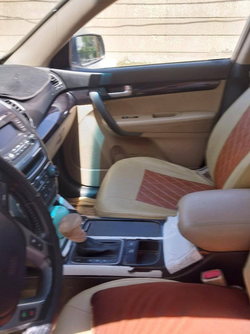 السلام عليكم 
سورينتو مديل 14
سياره حلو ونضيفه ٦ سلندر
 لايوجد صبغ ولا ضرر عدا بعض الخدوش في الدعاميه صغيره جدا
 المسافه المقطوعة ٩٠ الف قابل للزياده
تفاصيل اكثر اتصال على الرقم (***********)
السعر خاص 💸💸💸💵
