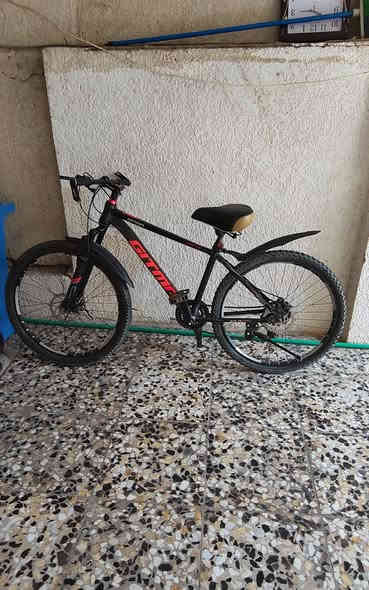 بايسكل جبلي للبيع مستعمل شهر بس اصلي كلشي مابي اريده 130 نضيف الرقم ***********
